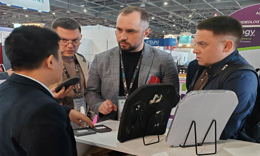 湖南888集团携最新防弹产品亮相法国欧洲国际防务展